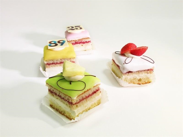 Petit Fours Logo/tekst